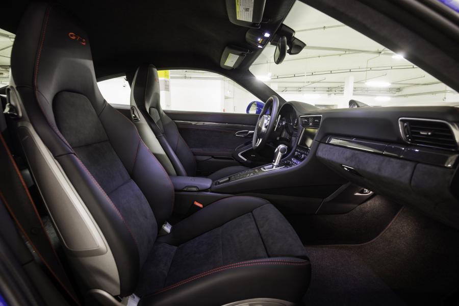 Porsche 911 GTS Club Coupe 2015 года  (фото 16 из 19)